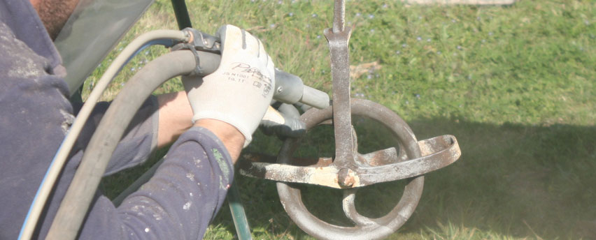 Tractament sorrejat sobre politja de metall